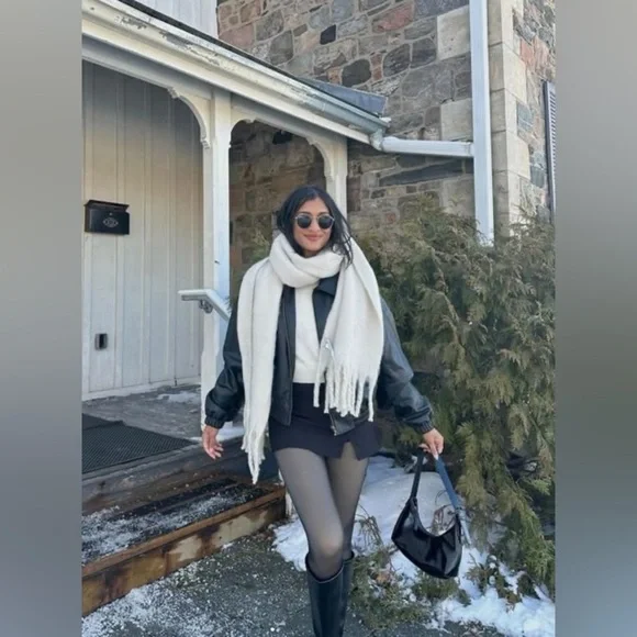 STEVE MADDEN Super-Soft Knit Muffler Chunky White Oversized Scarf - Picture 3 of 10